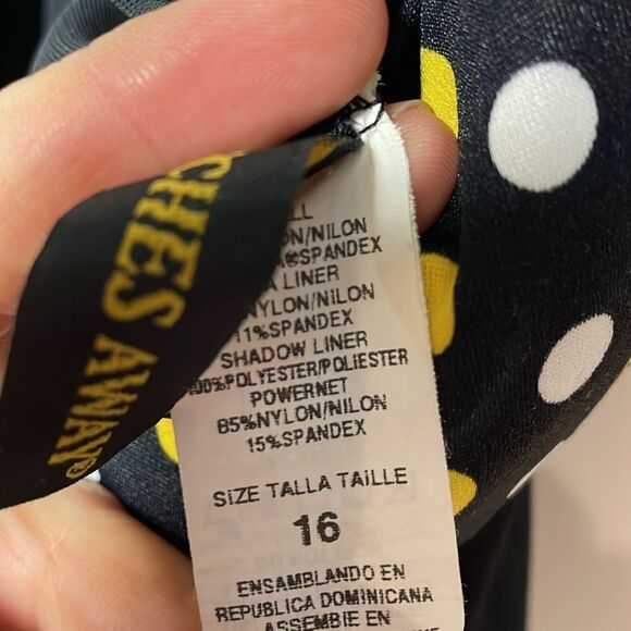 Inches away bathing suit top - Picture 4 of 8